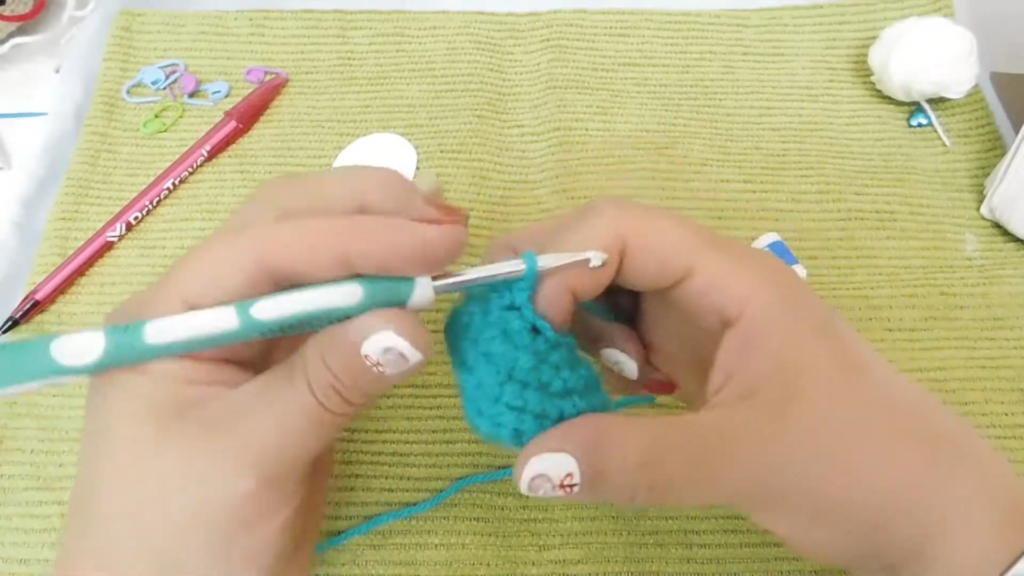 Crocheting the oval sole of a gnome shoe