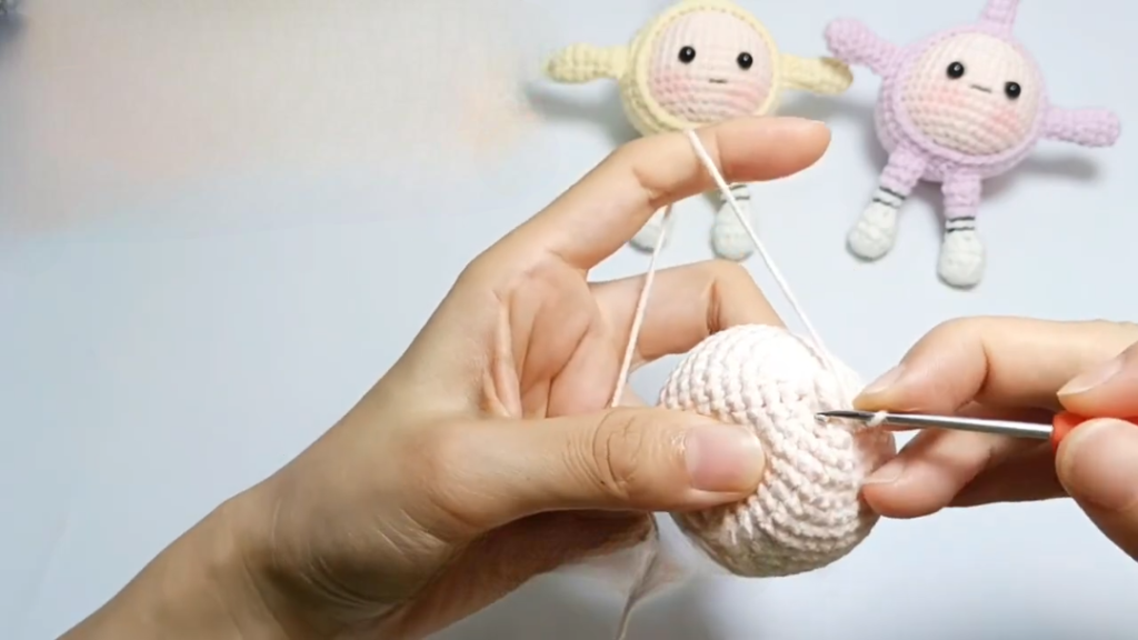 Crocheting the face rounds