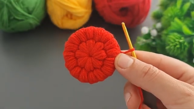 Crocheting the red center