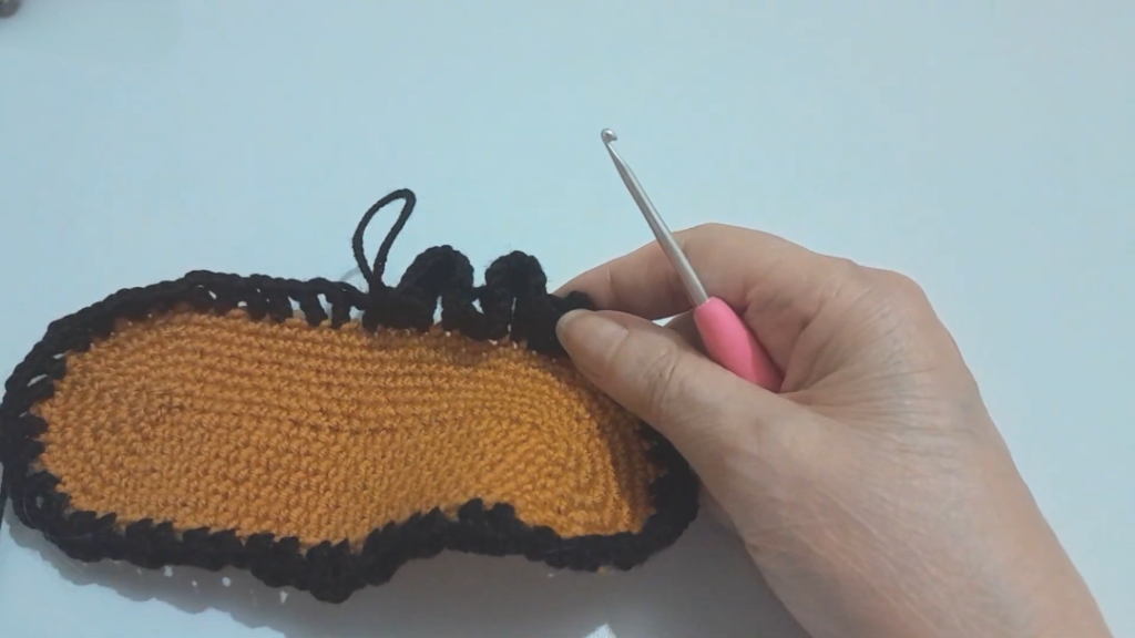 Creating the lion's mane