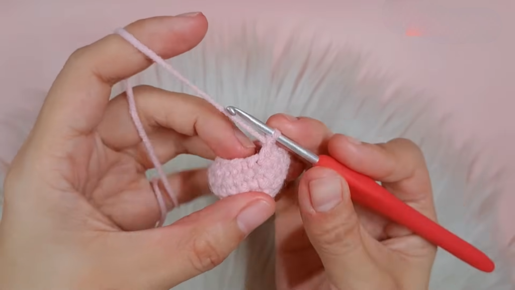 Crocheting the teddy bear head