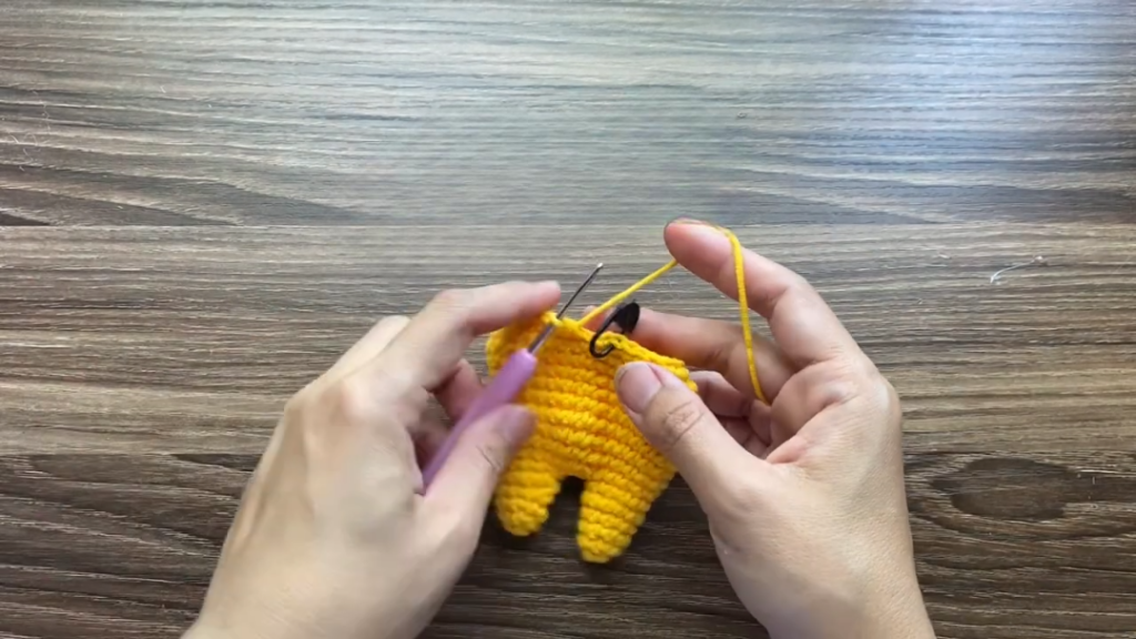 Starting the head with a magic circle