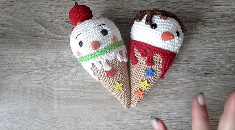 Crochet Christmas Ice Creams Pattern With Snowman Faces