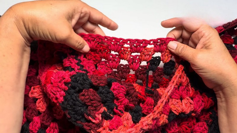 Adding a shell stitch edge on the joined squares.